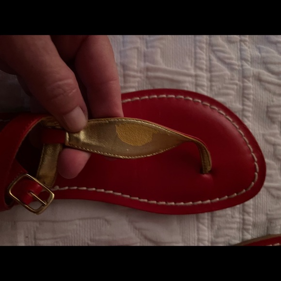 1 pair red Bernardo sandals - Picture 2 of 2